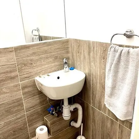 Agenskalns Delight: 2-room Comfort Apartamento *